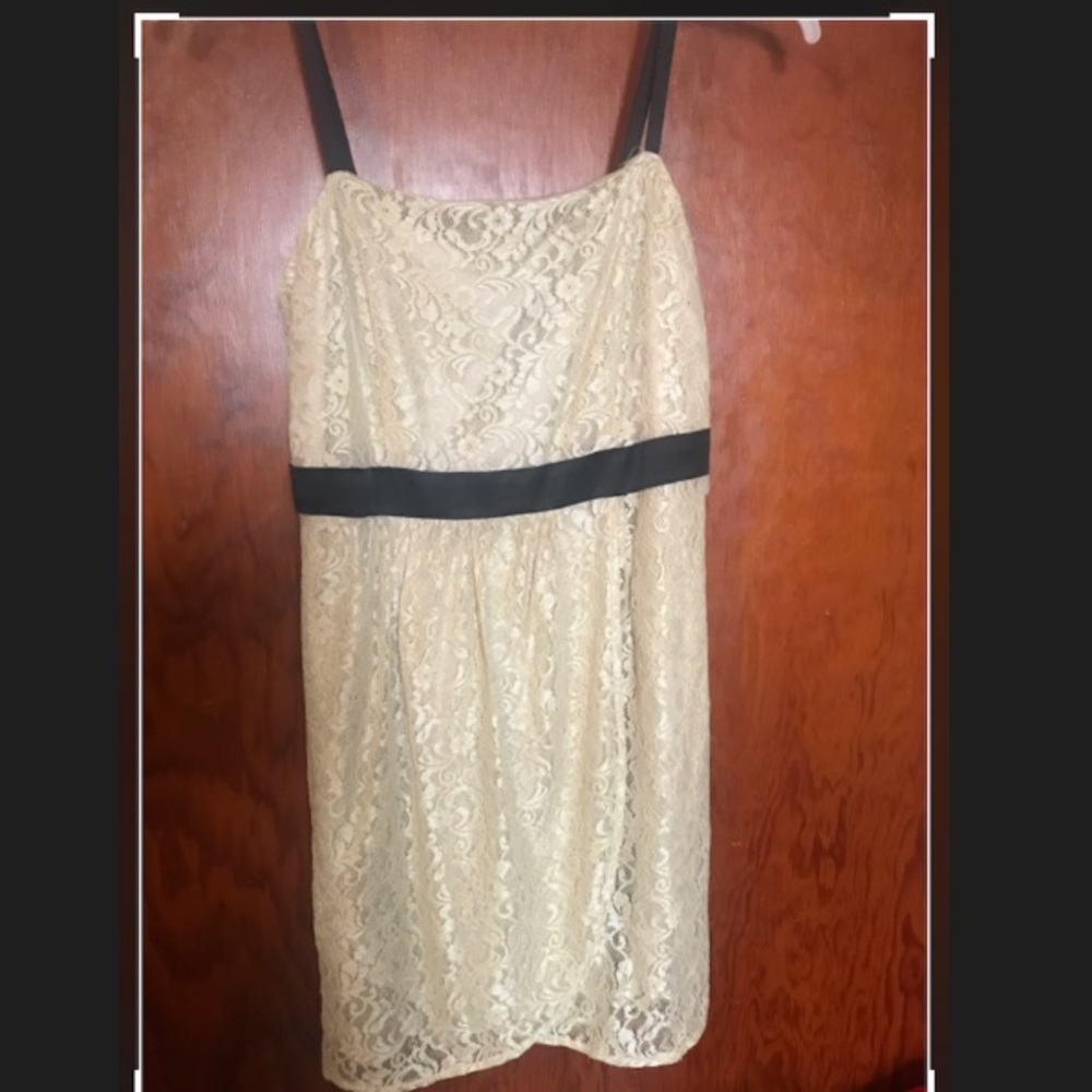 Forever 21 gold lace dress size M